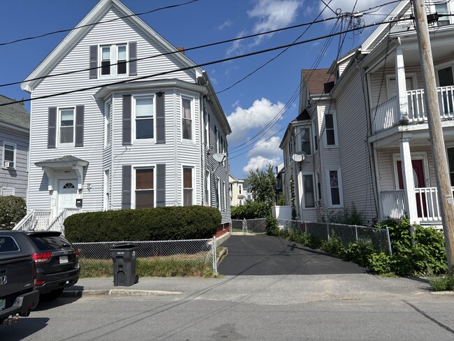 Building Photo - 15 Pilling St Unit 2