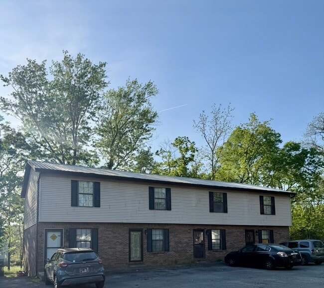 Building Photo - 305 Lane Ave Unit 3