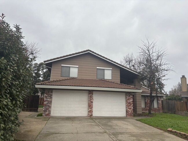 Building Photo - Beautiful Fair Oaks 4/2!  BIG HOUSE  **See details below for viewings**