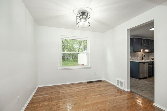 Photo - 3 Bed/1.5 Bath Single Family Home!