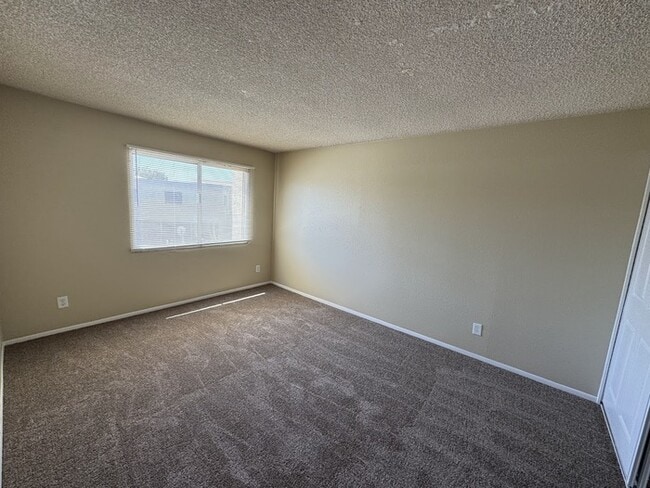 Photo - Glendale 2-br Townhome With Carport