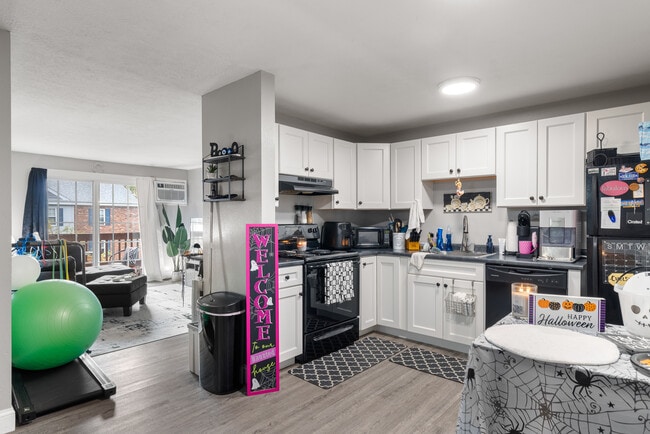 Photo - Pinewood Village