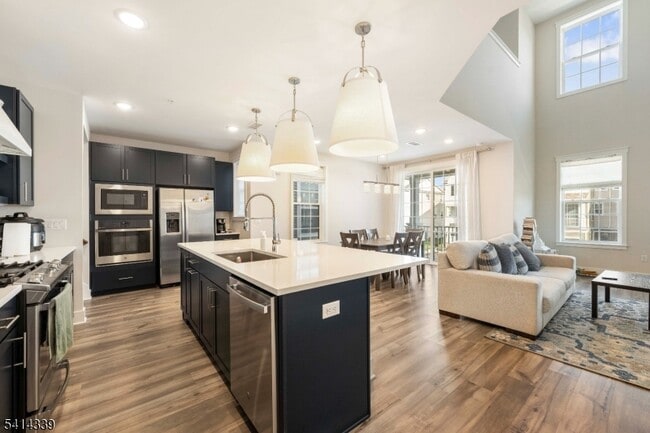 Photo - 707 Station Rd