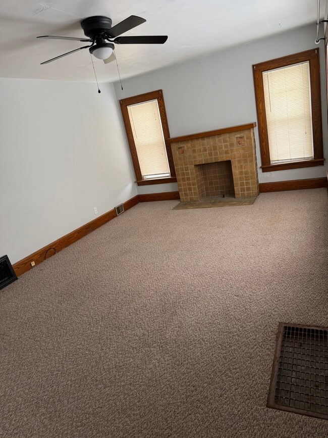 Sala de estar - 531 E 28th St Unidad 531