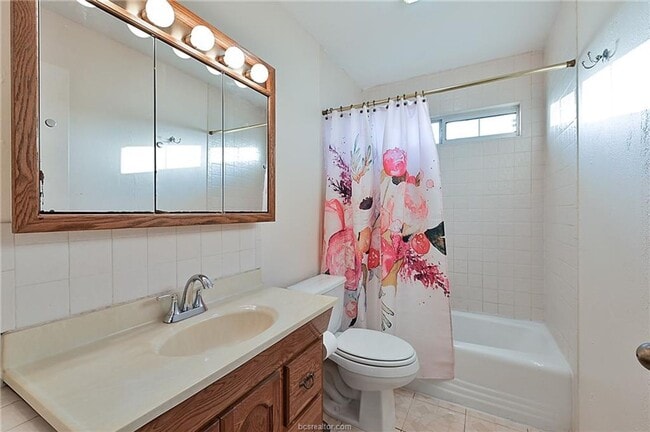 Photo - 7 acres with 5 bed, 3 bath less than 25 minutes from town!