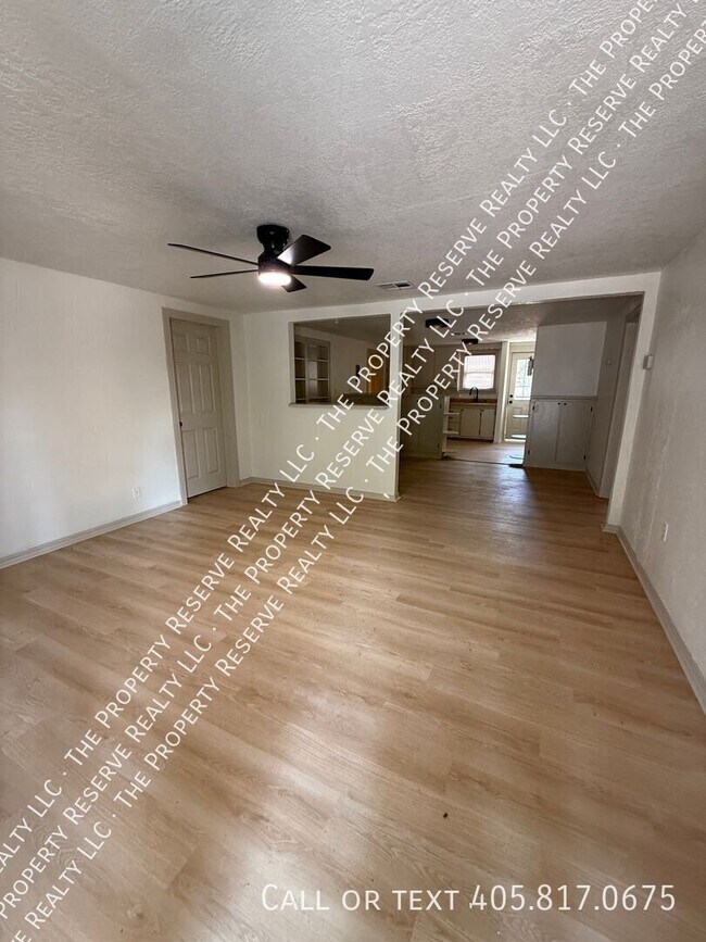 1305 W Ash Ave