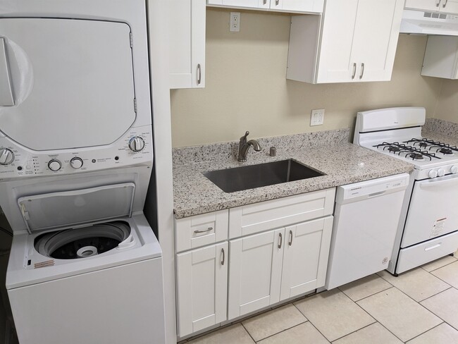 Photo - 4209-4223 Winona Ave