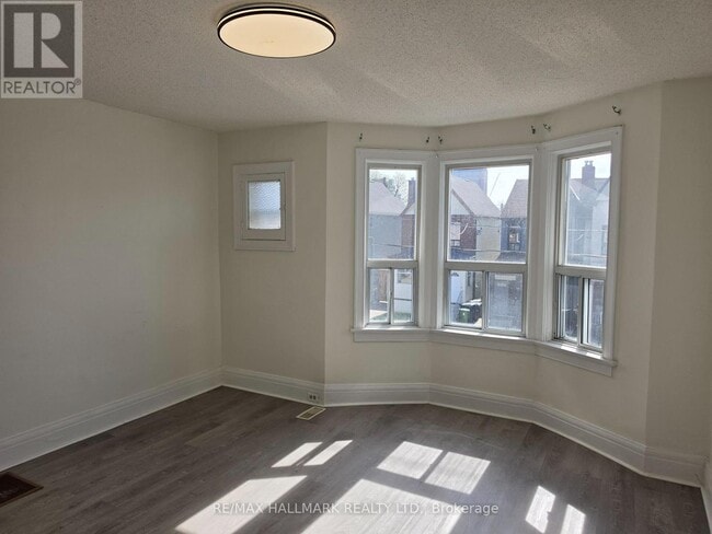 Photo - 797 Ossington Ave