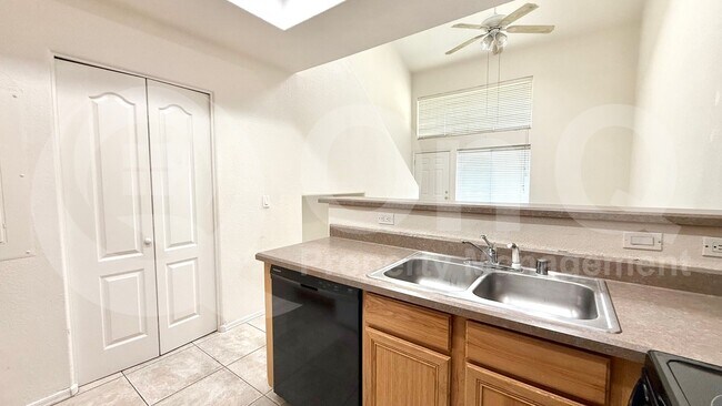 Photo - 2201 N Comanche Dr