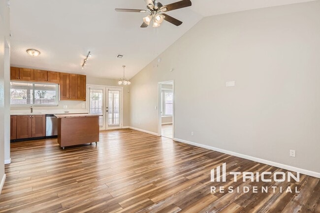 Photo - 673 E Estrella Dr