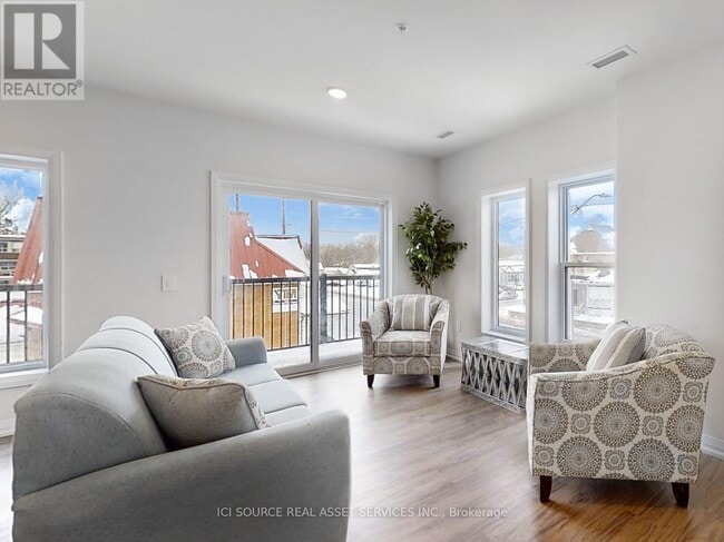 Photo - 77 William St N Unité 208