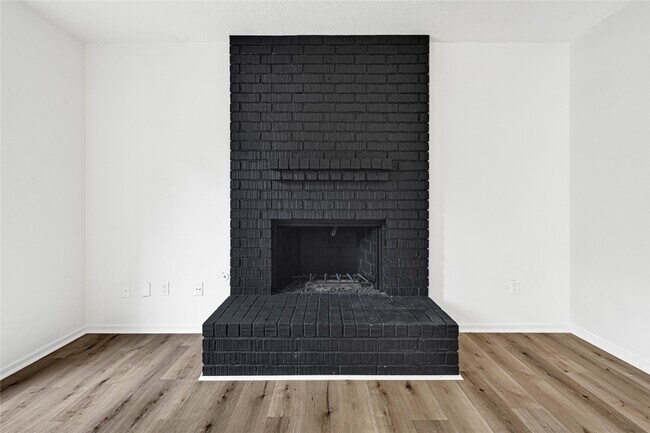 Photo - 15231 Silverman St