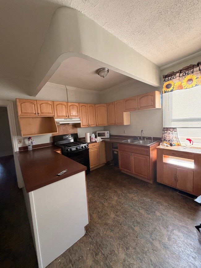Photo - 121 Lucknow Rd