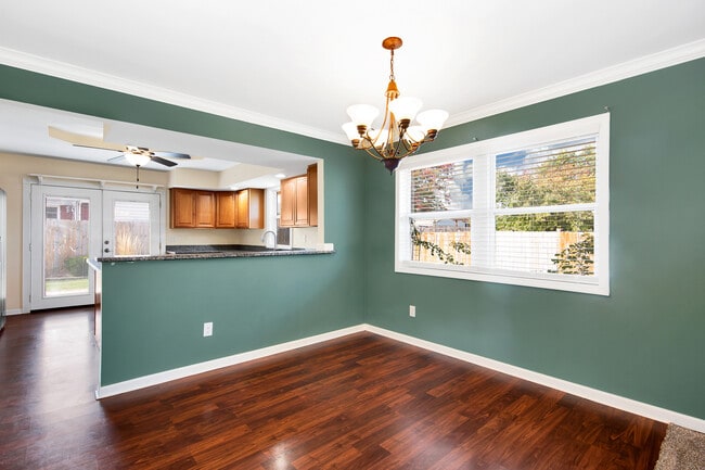 Photo - 1013 Stonegate Rd
