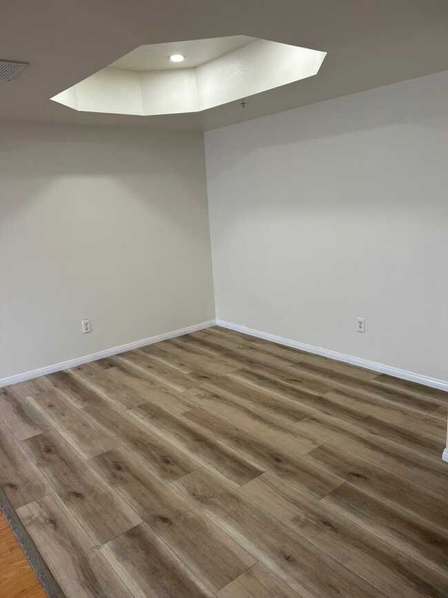 Building Photo - 4760 Templeton St Unit 3114