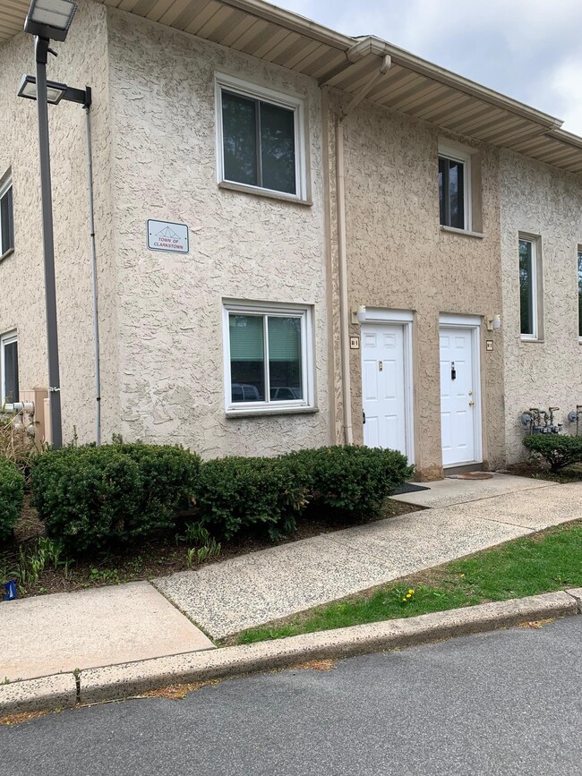 Photo - 85 N Middletown Rd Apartment Unit B1