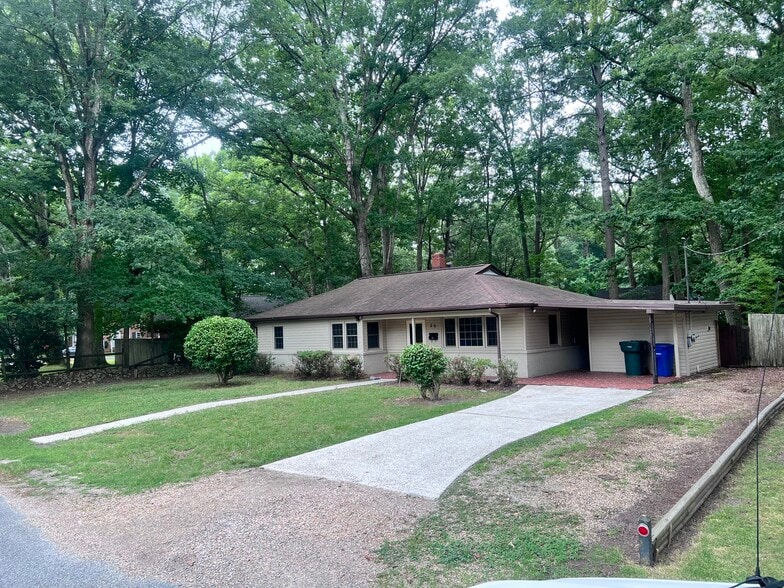 29 Moores Ln S