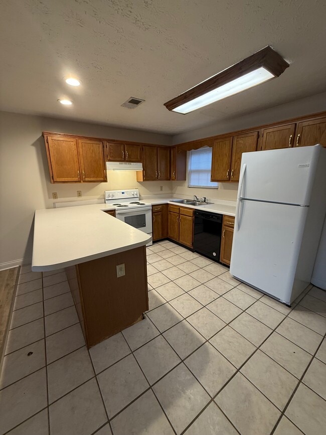 Building Photo - 61 Jade Ct