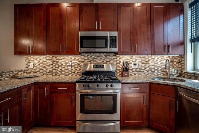 Photo - 1720 Annin St