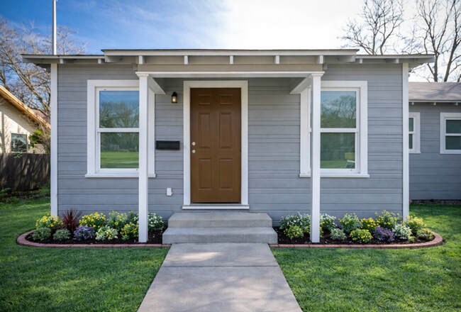 Building Photo - 936 Poinsettia St Unit 936 poinsettia