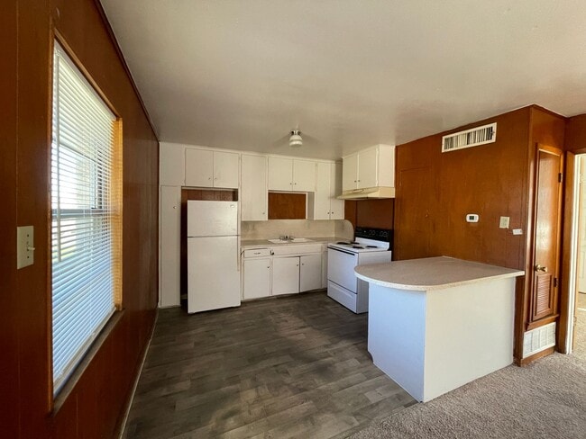 Photo - 1508 N W S Young Dr Unidad # A