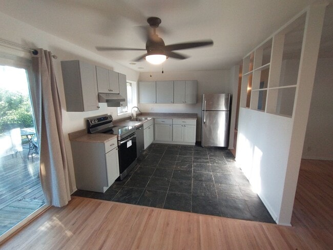 3325 Martin Dr
