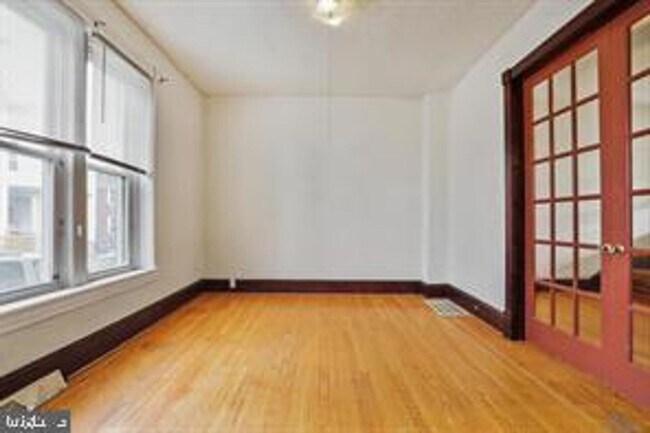 Photo - 210 N Locust St