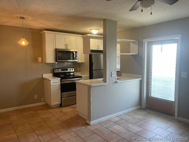 Photo - 702 N L St Unit 13