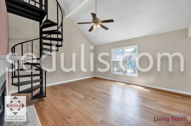 Photo - 903 Peacock Pl