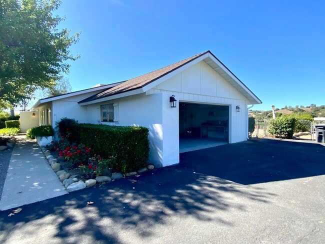 Photo - 915 Ranch View Ln