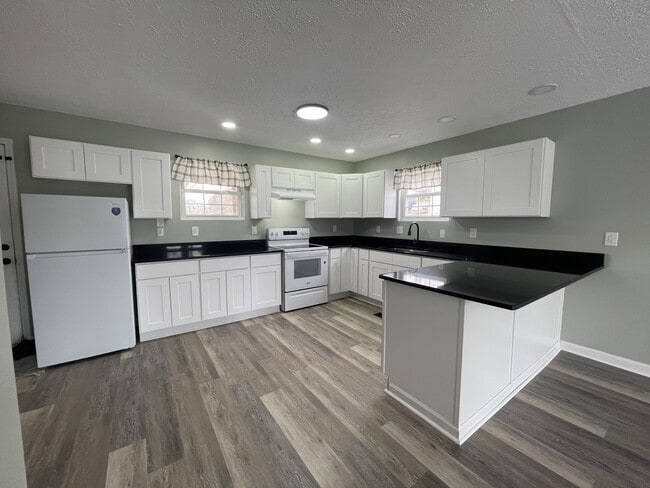 Building Photo - 101 Gibbons St