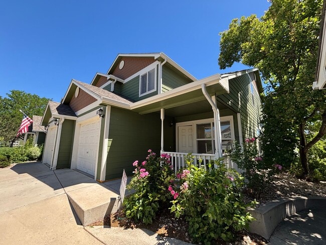 Building Photo - Rent Reduced! 3 Bedrooms, 2.5 Baths & a Layout Designed for Living