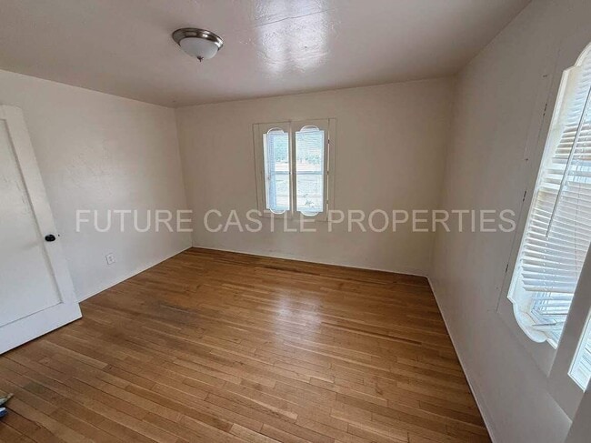 Photo - 3008 Wilson Pl NE