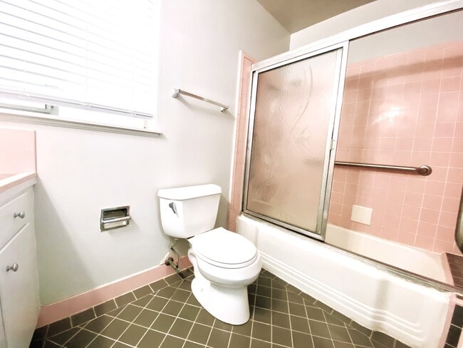 Photo - Lakeshore Gardens