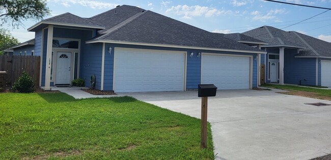 Building Photo - 1638 Clare Dr