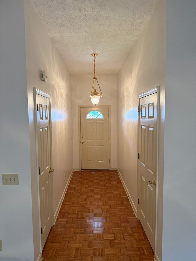 Photo - Spacious and beautiful Hendersonville home