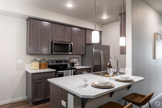2BR, 2BA - 862 SF