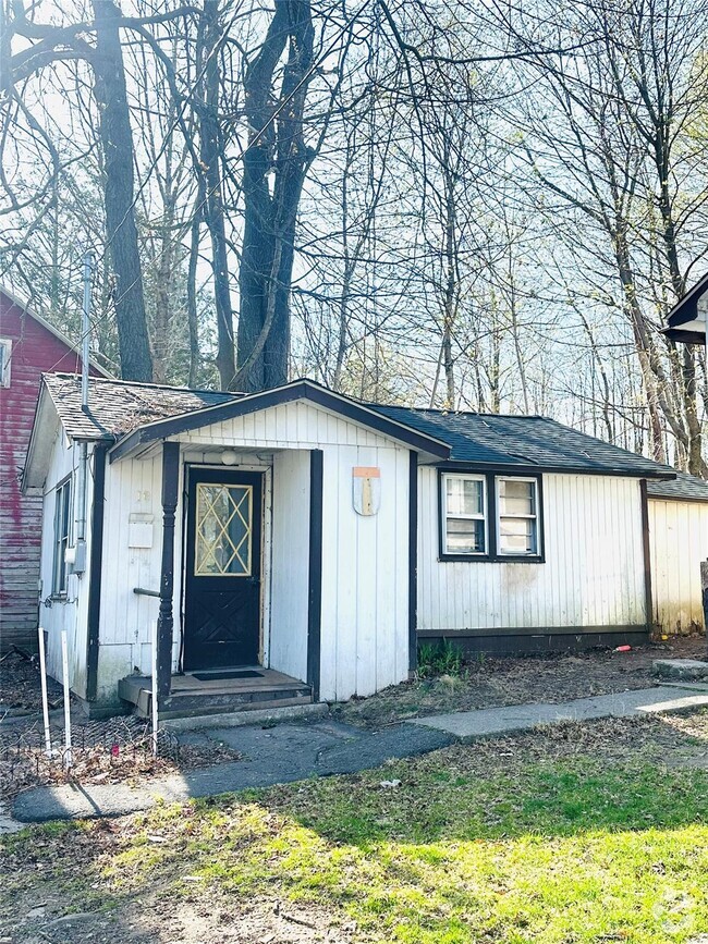 Building Photo - 10 Cottage St Ext Rental
