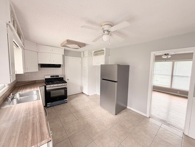 Photo - 6205 E 99 St