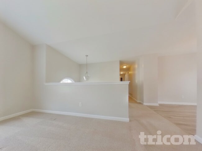 Photo - 162 Whetstone Way