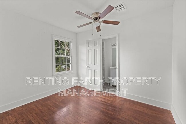 Photo - 2537 3rd St NE