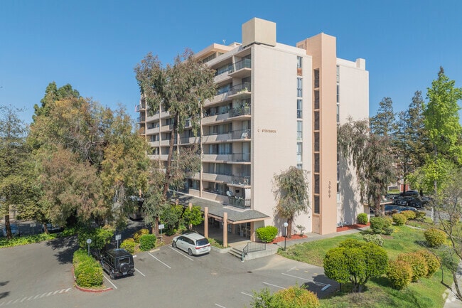 Photo - Parkway Towers