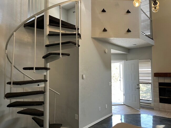 Building Photo - 2700 S White Mountain Rd Unit 1121