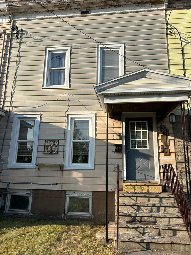 Building Photo - 644 West End Ave Rental