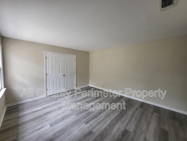 Photo - 4226 Robinson Cir