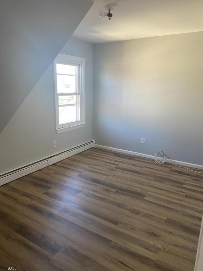 Photo - 107 Church St