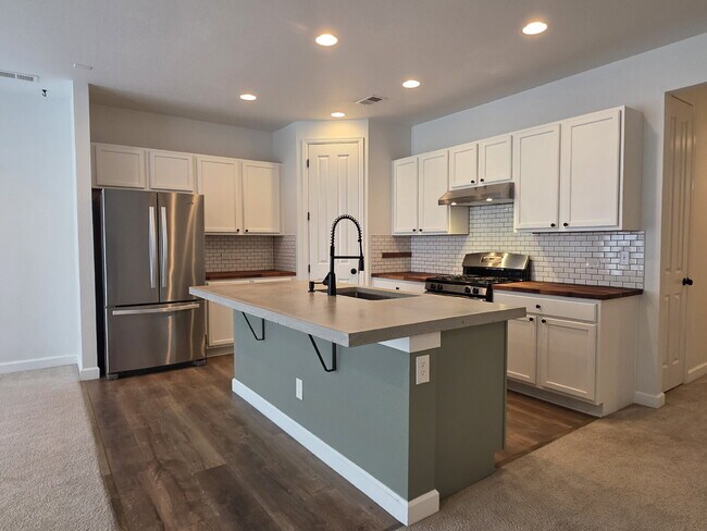 Updated 3-Bedroom Ranch in the Traditions Neighborhood – Move-In Incentives Available