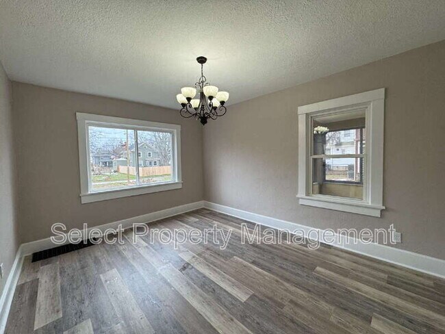 Photo - 2927 Hoagland Ave