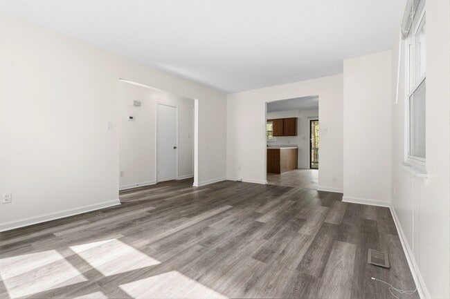 Photo - Fully Repainted 2be/1.5ba Duplex With Easy Access To The Highway