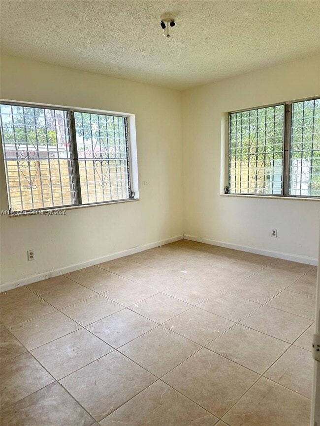 Photo - 956 NE 80th St